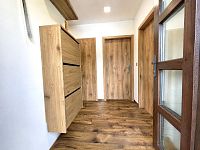 Prodej moderní rekreační chaty 52 m², pozemek 498 m² v Týništi nad Orlicí - Vstupní chodba 2.jpg