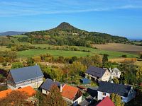 Dům s velkým pozemkem v Blíževedlích na prodej od 1.11.2025 - dji_fly_20251020_135738_398_1760969060270_photo_optimized.JPG