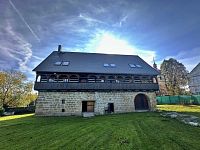 Dům s velkým pozemkem v Blíževedlích na prodej od 1.11.2025 - IMG_5861(1)(1)(1).jpg