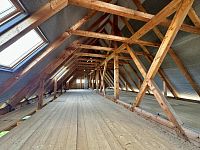 Dům s velkým pozemkem v Blíževedlích na prodej od 1.11.2025 - IMG_5885(1).jpeg