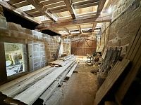 Dům s velkým pozemkem v Blíževedlích na prodej od 1.11.2025 - IMG_5888(1).jpeg