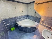 Pronájem bytu 4+1+zasklená lodžie v OV po kompletní rekonstrukci, ul. Nová výstavba, Most - IMG_2434.jpeg