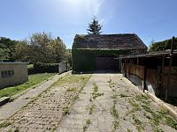 Rodinný dům se dvěma bytovými jednotkami, stodolou a pozemkem 2 408 m² - IMG_2883(2).jpeg