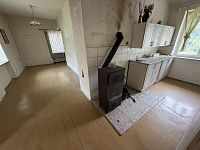 Rodinný dům se dvěma bytovými jednotkami, stodolou a pozemkem 2 408 m² - IMG_3394(3).jpeg