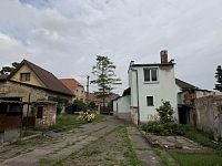Rodinný dům se dvěma bytovými jednotkami, stodolou a pozemkem 2 408 m² - IMG_3404(2).jpeg