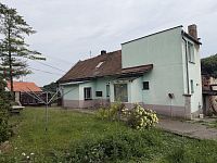 Rodinný dům se dvěma bytovými jednotkami, stodolou a pozemkem 2 408 m² - IMG_3405(3).jpeg