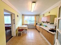 Prodej RD 6+2 se zahradou 158 m2, vjezdem, parkování, Švábenice, okr. Vyškov - 20221018_162613.jpg