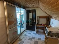 Prodej chaty s evidenčním číslem v klidné části Hoštejna - ChatGPT Image 4. 8. 2025 15_29_41.jpg