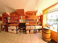 Pronájem obchodních prostor v centru Zábřehu – ideální pro vinotéku, cukrárnu, salon či kancelář! - prodejna