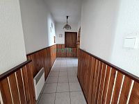 Prodej prostorného přízemního bytu 92 m2 (dispozice 2+1 a 1+kk) Postřelmov, ul. Komenského - 20260623_170154.jpg
