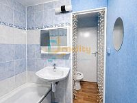 Slunný byt 2+kk s lodžií a sklepem v revitalizovaném domě – Brno, Starý Lískovec - koupelna_zesvetlena_modry_odstin.jpg