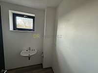 Pronájem domu 4+kk s terasou 25 m2 a zahradou 220 m2 - IMG_5217.jpeg