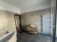 Pronájem domu 4+kk s terasou 25 m2 a zahradou 220 m2 - IMG_5229.jpeg