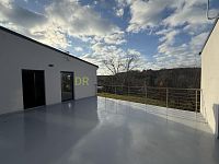 Pronájem domu 4+kk s terasou 25 m2 a zahradou 220 m2 - IMG_5242.jpeg