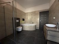 Pronájem domu 4+kk s terasou 25 m2 a zahradou 220 m2 - IMG_5245.jpeg