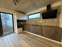 Pronájem domu 4+kk s terasou 25 m2 a zahradou 220 m2 - IMG_5374.jpeg