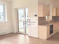 Prostorný a originálně řešený byt 2+kk s terasou a zahrádkou – Hevlín