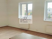 Prostorný a originálně řešený byt 2+kk s terasou a zahrádkou – Hevlín - 13.jpg