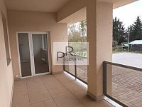 Prostorný a originálně řešený byt 2+kk s terasou a zahrádkou – Hevlín - 17.jpg