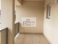 Prostorný a originálně řešený byt 2+kk s terasou a zahrádkou – Hevlín - 18.jpg