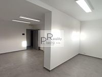 K pronájmu  nové komerční prostory v Hevlíně