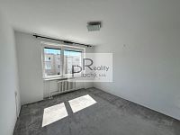 Pronájem bytu 2+1 s balkonem ve Znojmě - 6.JPG