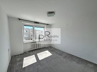 Pronájem bytu 2+1 s balkonem ve Znojmě - 6.JPG