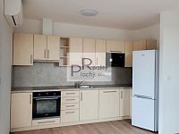 Prodej originálně řešeného bytu 2+kk s balkonem a zahradou v Hevlíně - 002.jpg