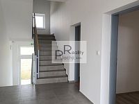 Prodej originálně řešeného bytu 2+kk s balkonem a zahradou v Hevlíně - 14.jpg
