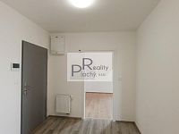Prodej originálně řešeného bytu 2+kk s balkonem a zahradou v Hevlíně - 9.jpg