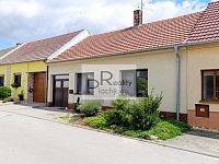 Rodinný dům 2+1 se zahradou v Hrušovanech nad Jevišovkou - 1.jpg