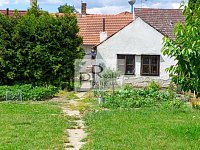 Rodinný dům 2+1 se zahradou v Hrušovanech nad Jevišovkou - 2.jpg