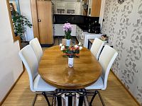 Prodej bytové jednotky 3+1 s pracovnou 104 m2 v centru Tábora - jídelní kout