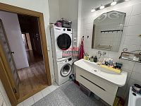 Prodej bytové jednotky 3+1 s pracovnou 104 m2 v centru Tábora - koupelna