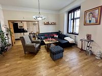 Prodej bytové jednotky 3+1 s pracovnou 104 m2 v centru Tábora - obývací pokoj