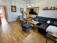 Prodej bytové jednotky 3+1 s pracovnou 104 m2 v centru Tábora - obývací pokoj