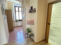 Prodej bytové jednotky 3+1 s pracovnou 104 m2 v centru Tábora - předsíň