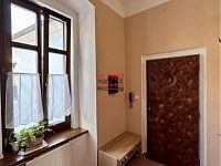 Prodej bytové jednotky 3+1 s pracovnou 104 m2 v centru Tábora - předsíň