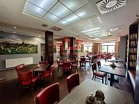 Prodej komerčního objektu s prosperující restaurací, barem a diskotékou v centru Veselí nad Lužnicí - IMG_3827.jpg