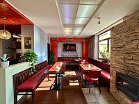 Prodej komerčního objektu s prosperující restaurací, barem a diskotékou v centru Veselí nad Lužnicí - IMG_3840.jpg