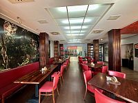 Prodej komerčního objektu s prosperující restaurací, barem a diskotékou v centru Veselí nad Lužnicí - IMG_3843.jpg