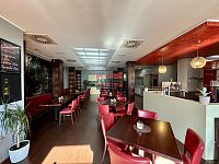 Prodej komerčního objektu s prosperující restaurací, barem a diskotékou v centru Veselí nad Lužnicí - IMG_3846.jpg