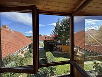 Prodej chalupy v Božejovicích - okno podkroví