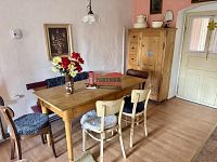 Prodej venkovské usedlosti v Božejovicích - jídelní kout