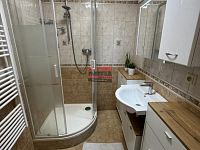 Prodej bytové jednotky 3+1 s garáží 86,2 m2 v Táboře - koupelna