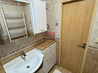 Prodej bytové jednotky 3+1 s garáží 86,2 m2 v Táboře - koupelna