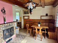 Prodej rekreačního objektu v Hůrce, městské části Horní Planá - obývací pokoj