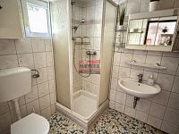 Prodej rekreačního objektu v Hůrce, městské části Horní Planá - koupelna