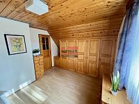 Prodej rekreačního objektu v Hůrce, městské části Horní Planá - pokoj 1 podkroví
