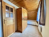 Prodej rekreačního objektu v Hůrce, městské části Horní Planá - pokoj 2 podkroví